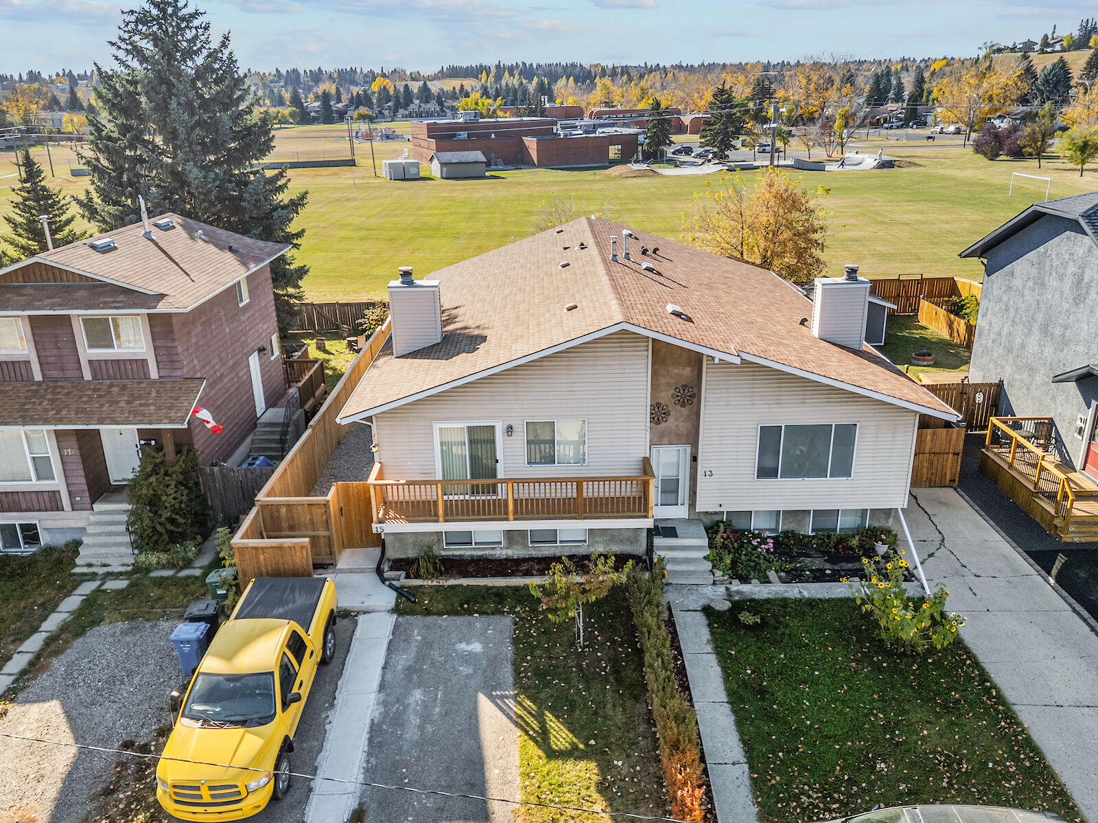 Calgary, Duplex, Deer Run, 5 Bedrooms, Non-smoking, #681727